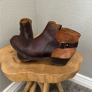 Clarks Leather Ankle Length Two Tone Short Boots